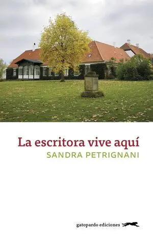La Escritora Vive Aquí